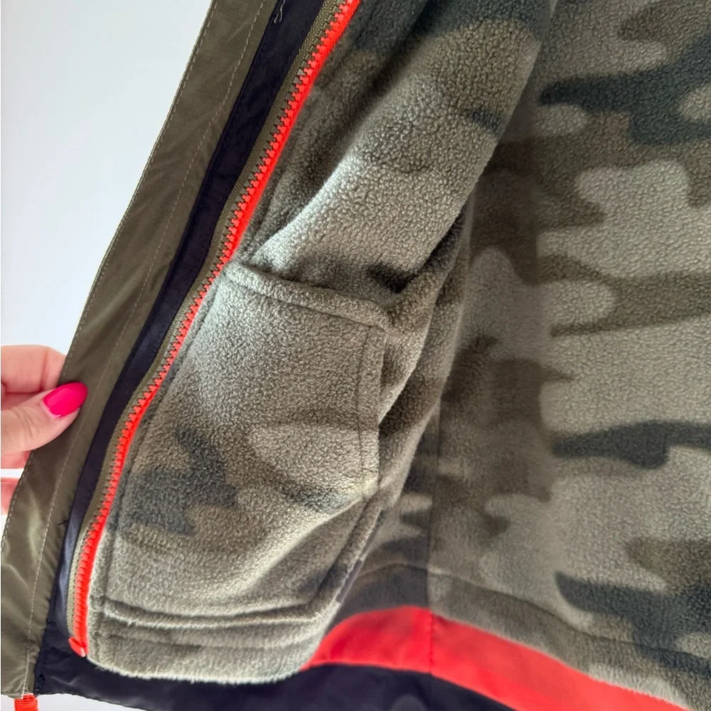 Eddie Bauer 3n1 XS kid's Green and Black Jacket.  Black,‎ Green and Camo